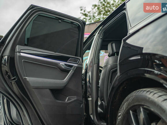 Черный Фольксваген Туарег, объемом двигателя 3.96 л и пробегом 170 тыс. км за 57777 $, фото 56 на Automoto.ua