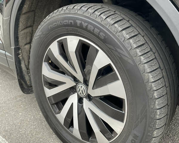 Черный Фольксваген Туарег, объемом двигателя 2.99 л и пробегом 135 тыс. км за 36950 $, фото 25 на Automoto.ua