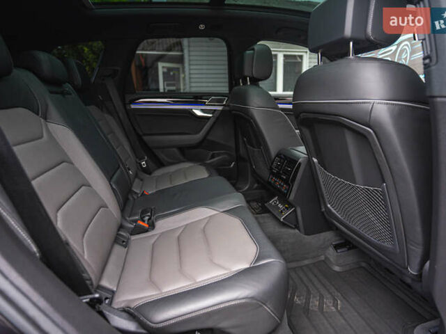 Черный Фольксваген Туарег, объемом двигателя 3.96 л и пробегом 170 тыс. км за 57777 $, фото 96 на Automoto.ua