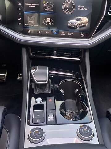 Черный Фольксваген Туарег, объемом двигателя 2.97 л и пробегом 163 тыс. км за 51500 $, фото 26 на Automoto.ua