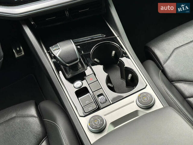 Черный Фольксваген Туарег, объемом двигателя 2.97 л и пробегом 129 тыс. км за 48500 $, фото 52 на Automoto.ua