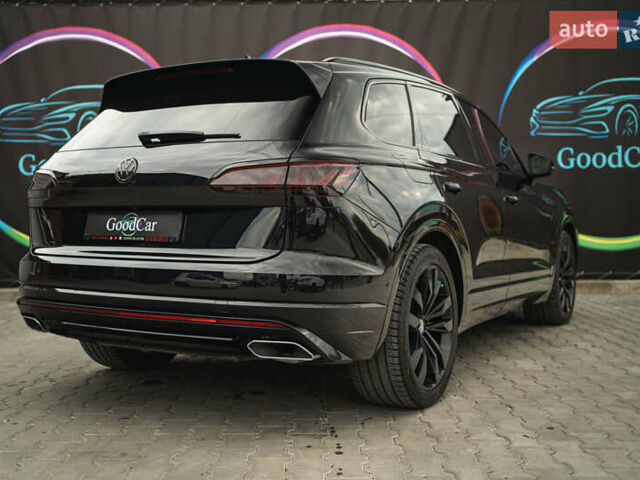 Черный Фольксваген Туарег, объемом двигателя 3.96 л и пробегом 170 тыс. км за 57777 $, фото 31 на Automoto.ua