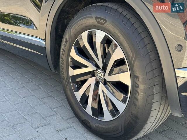 Черный Фольксваген Туарег, объемом двигателя 2.97 л и пробегом 194 тыс. км за 48200 $, фото 20 на Automoto.ua