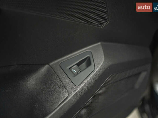 Черный Фольксваген Туарег, объемом двигателя 3.96 л и пробегом 170 тыс. км за 57777 $, фото 47 на Automoto.ua