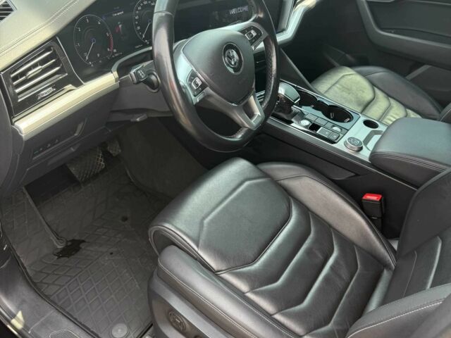 Черный Фольксваген Туарег, объемом двигателя 3 л и пробегом 163 тыс. км за 40000 $, фото 5 на Automoto.ua