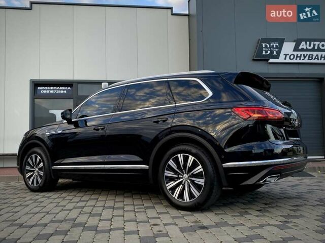 Черный Фольксваген Туарег, объемом двигателя 2.97 л и пробегом 130 тыс. км за 46500 $, фото 29 на Automoto.ua