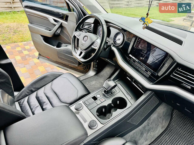 Черный Фольксваген Туарег, объемом двигателя 3 л и пробегом 195 тыс. км за 33700 $, фото 19 на Automoto.ua