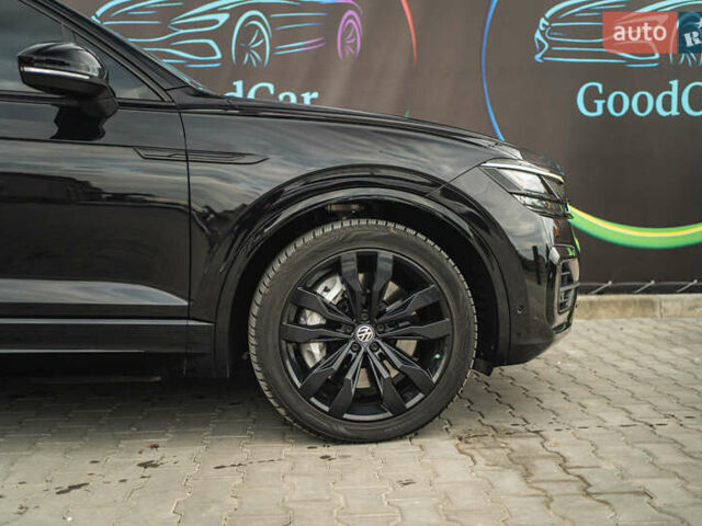 Черный Фольксваген Туарег, объемом двигателя 3.96 л и пробегом 170 тыс. км за 57777 $, фото 24 на Automoto.ua