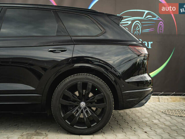 Черный Фольксваген Туарег, объемом двигателя 3.96 л и пробегом 170 тыс. км за 57777 $, фото 18 на Automoto.ua