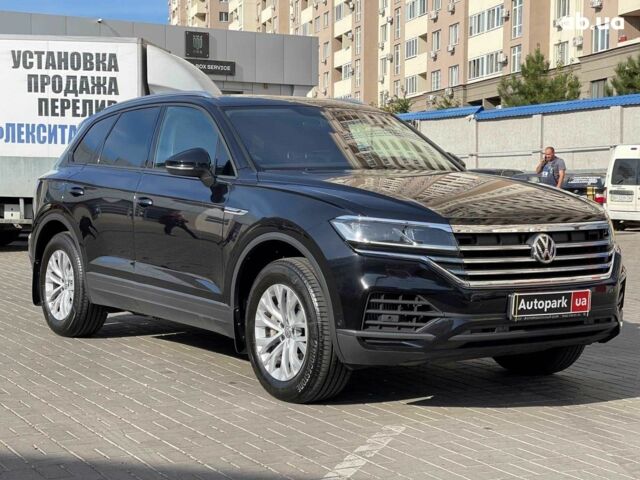 Чорний Фольксваген Туарег, об'ємом двигуна 3 л та пробігом 43 тис. км за 43990 $, фото 2 на Automoto.ua