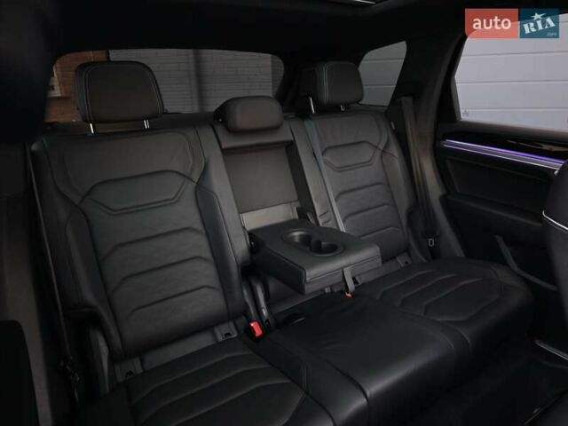 Черный Фольксваген Туарег, объемом двигателя 2.97 л и пробегом 108 тыс. км за 57499 $, фото 42 на Automoto.ua