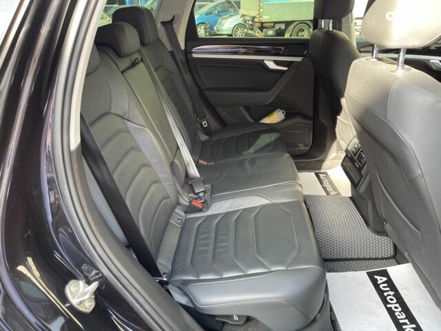 Чорний Фольксваген Туарег, об'ємом двигуна 3 л та пробігом 43 тис. км за 43990 $, фото 15 на Automoto.ua