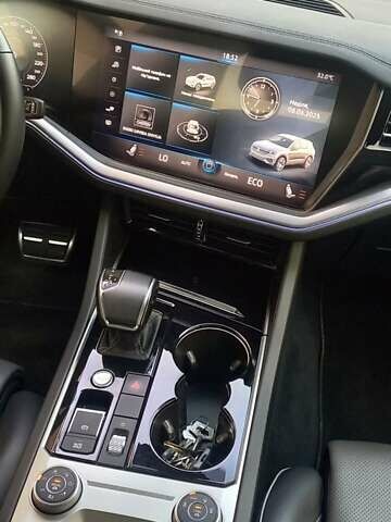 Черный Фольксваген Туарег, объемом двигателя 2.97 л и пробегом 163 тыс. км за 51500 $, фото 20 на Automoto.ua