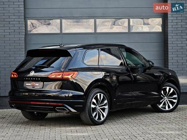Черный Фольксваген Туарег, объемом двигателя 2.97 л и пробегом 108 тыс. км за 57499 $, фото 2 на Automoto.ua