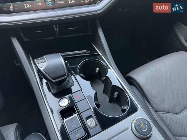 Чорний Фольксваген Туарег, об'ємом двигуна 2.97 л та пробігом 79 тис. км за 68000 $, фото 7 на Automoto.ua