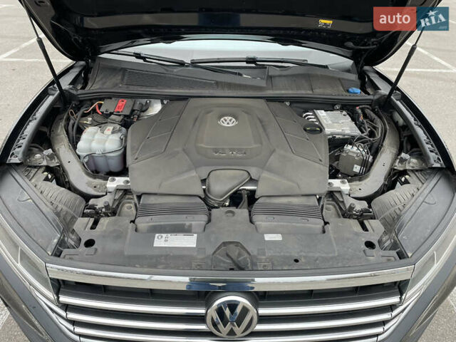 Черный Фольксваген Туарег, объемом двигателя 2.99 л и пробегом 135 тыс. км за 36950 $, фото 26 на Automoto.ua