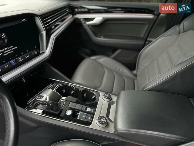 Черный Фольксваген Туарег, объемом двигателя 3 л и пробегом 115 тыс. км за 45500 $, фото 58 на Automoto.ua