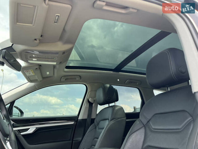 Черный Фольксваген Туарег, объемом двигателя 2.97 л и пробегом 121 тыс. км за 49800 $, фото 28 на Automoto.ua