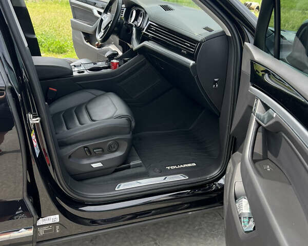 Черный Фольксваген Туарег, объемом двигателя 2.97 л и пробегом 121 тыс. км за 49800 $, фото 18 на Automoto.ua