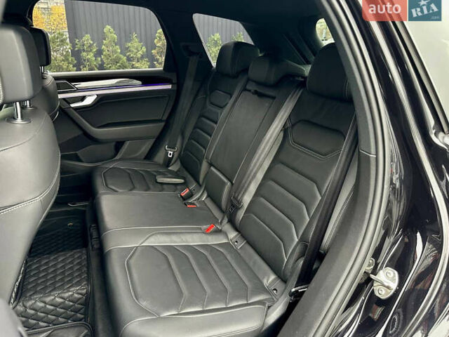 Черный Фольксваген Туарег, объемом двигателя 3 л и пробегом 141 тыс. км за 48500 $, фото 45 на Automoto.ua