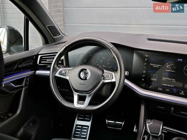 Черный Фольксваген Туарег, объемом двигателя 2.97 л и пробегом 98 тыс. км за 59980 $, фото 52 на Automoto.ua