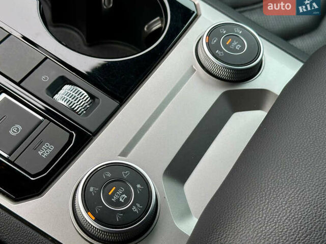 Черный Фольксваген Туарег, объемом двигателя 3 л и пробегом 141 тыс. км за 48500 $, фото 35 на Automoto.ua