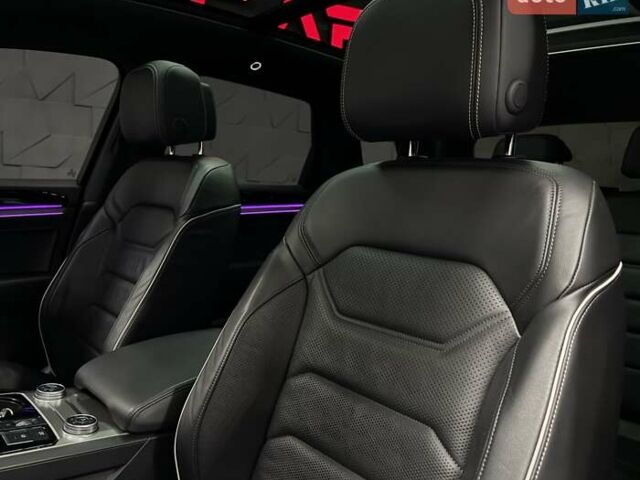 Чорний Фольксваген Туарег, об'ємом двигуна 3.96 л та пробігом 138 тис. км за 64500 $, фото 44 на Automoto.ua