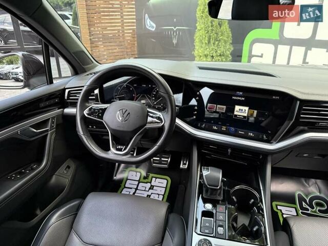 Черный Фольксваген Туарег, объемом двигателя 2.97 л и пробегом 138 тыс. км за 56800 $, фото 54 на Automoto.ua