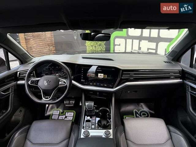 Черный Фольксваген Туарег, объемом двигателя 2.97 л и пробегом 138 тыс. км за 56800 $, фото 52 на Automoto.ua