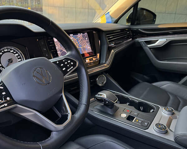 Черный Фольксваген Туарег, объемом двигателя 2.97 л и пробегом 49 тыс. км за 49800 $, фото 6 на Automoto.ua