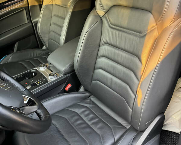 Черный Фольксваген Туарег, объемом двигателя 2.97 л и пробегом 49 тыс. км за 49800 $, фото 11 на Automoto.ua