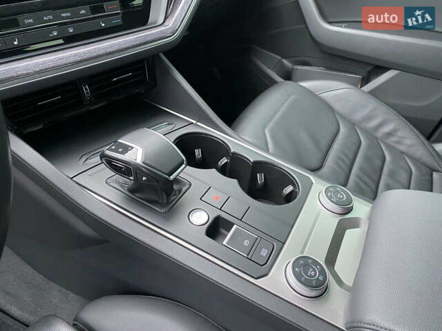 Черный Фольксваген Туарег, объемом двигателя 2.99 л и пробегом 180 тыс. км за 31700 $, фото 23 на Automoto.ua