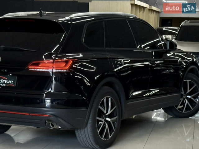 Черный Фольксваген Туарег, объемом двигателя 2.97 л и пробегом 100 тыс. км за 51999 $, фото 8 на Automoto.ua