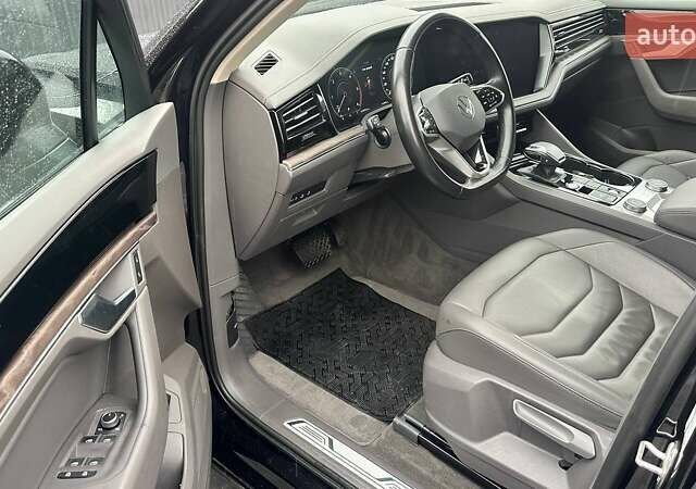 Чорний Фольксваген Туарег, об'ємом двигуна 3 л та пробігом 145 тис. км за 49990 $, фото 7 на Automoto.ua