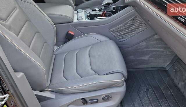 Черный Фольксваген Туарег, объемом двигателя 2.97 л и пробегом 66 тыс. км за 58800 $, фото 34 на Automoto.ua