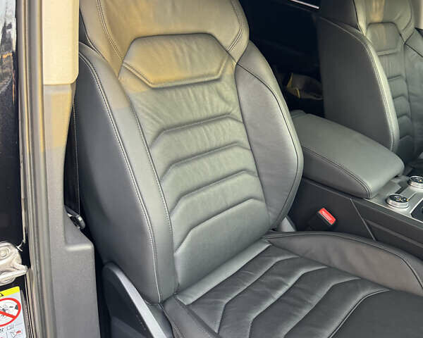 Черный Фольксваген Туарег, объемом двигателя 2.97 л и пробегом 49 тыс. км за 49800 $, фото 9 на Automoto.ua