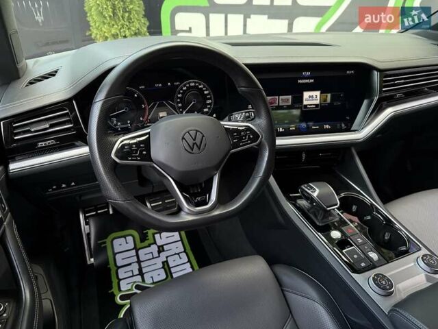 Черный Фольксваген Туарег, объемом двигателя 2.97 л и пробегом 138 тыс. км за 56800 $, фото 56 на Automoto.ua