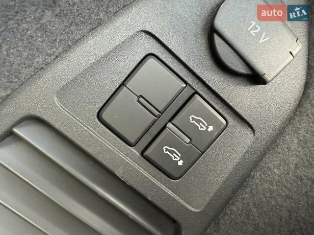 Черный Фольксваген Туарег, объемом двигателя 3 л и пробегом 101 тыс. км за 49200 $, фото 1 на Automoto.ua