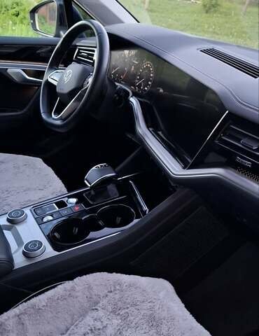 Фольксваген Туарег 2020 у Ахтырке на Automoto.ua Чорний Фольксваген Туарег, об'ємом двигуна 2.97 л та пробігом 150 тис. км за 52700 $, фото 52 на Automoto.ua