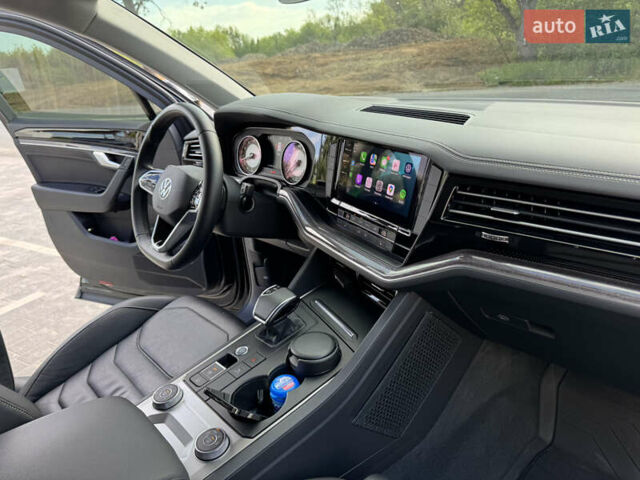 Черный Фольксваген Туарег, объемом двигателя 3 л и пробегом 137 тыс. км за 47200 $, фото 40 на Automoto.ua