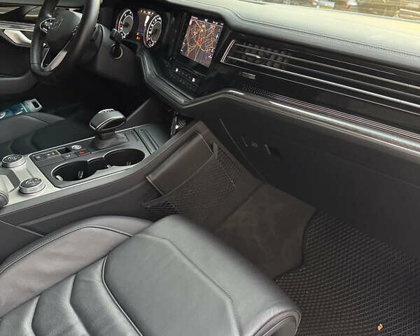 Черный Фольксваген Туарег, объемом двигателя 2.97 л и пробегом 49 тыс. км за 49800 $, фото 7 на Automoto.ua