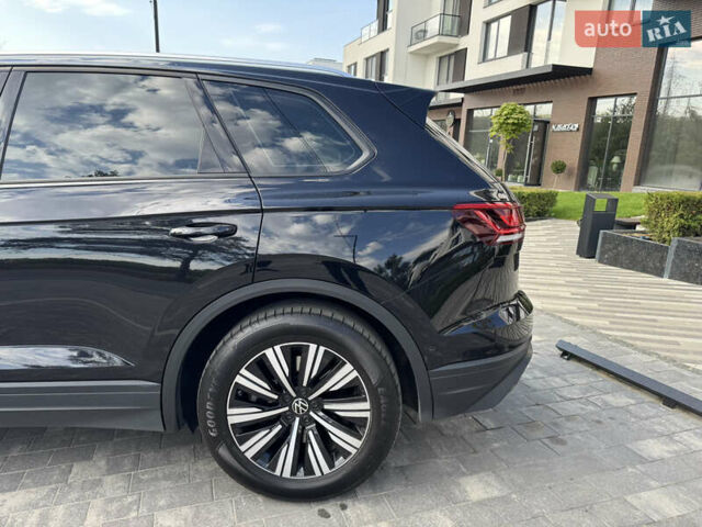 Черный Фольксваген Туарег, объемом двигателя 3 л и пробегом 137 тыс. км за 47200 $, фото 5 на Automoto.ua