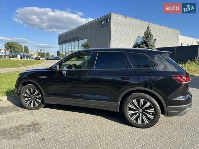 Черный Фольксваген Туарег, объемом двигателя 2.99 л и пробегом 200 тыс. км за 39990 $, фото 5 на Automoto.ua