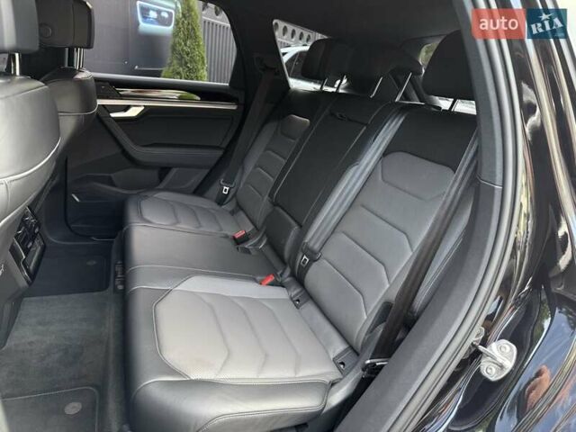 Черный Фольксваген Туарег, объемом двигателя 2.97 л и пробегом 138 тыс. км за 56800 $, фото 77 на Automoto.ua