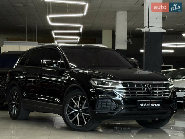Черный Фольксваген Туарег, объемом двигателя 2.97 л и пробегом 100 тыс. км за 51999 $, фото 4 на Automoto.ua