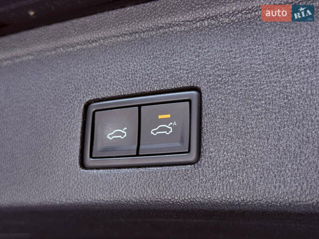 Черный Фольксваген Туарег, объемом двигателя 2.97 л и пробегом 100 тыс. км за 51999 $, фото 23 на Automoto.ua