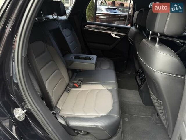 Черный Фольксваген Туарег, объемом двигателя 2.97 л и пробегом 138 тыс. км за 56800 $, фото 81 на Automoto.ua