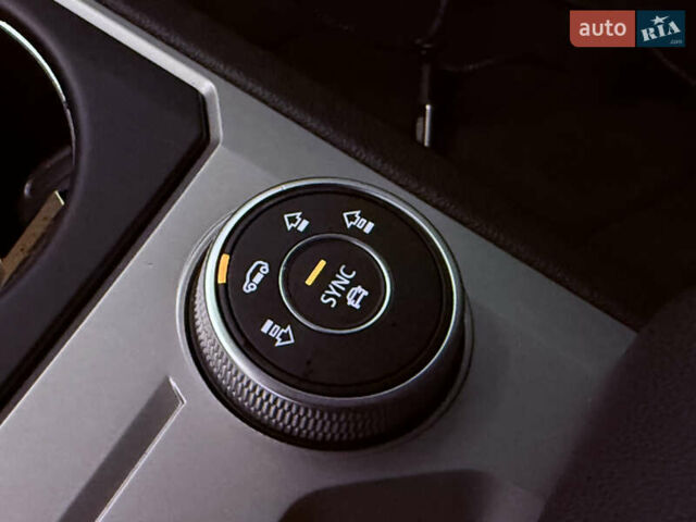 Черный Фольксваген Туарег, объемом двигателя 2.97 л и пробегом 100 тыс. км за 51999 $, фото 35 на Automoto.ua