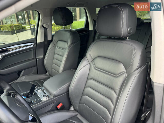 Черный Фольксваген Туарег, объемом двигателя 3 л и пробегом 137 тыс. км за 47200 $, фото 24 на Automoto.ua