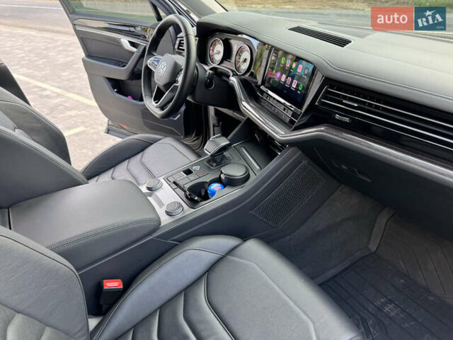 Черный Фольксваген Туарег, объемом двигателя 3 л и пробегом 137 тыс. км за 47200 $, фото 41 на Automoto.ua